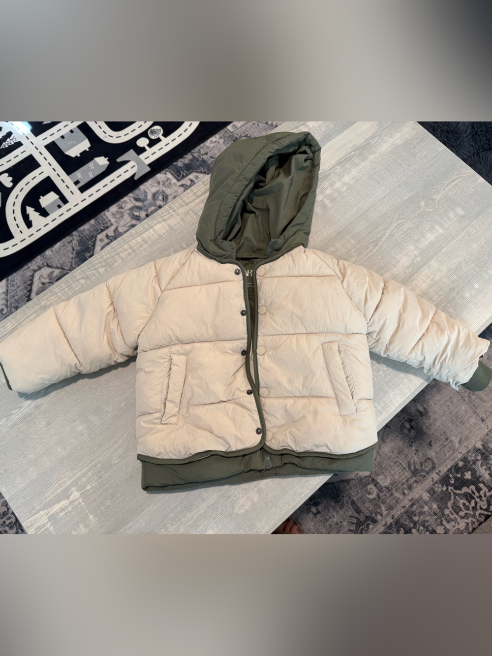 Zara Two-Tone Hooded Puffer Jacket in Cream & Olive Green